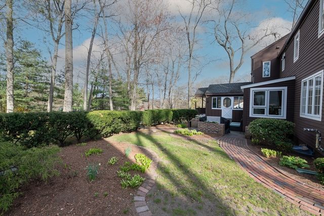 16 Fernway, Lynnfield, MA 01940