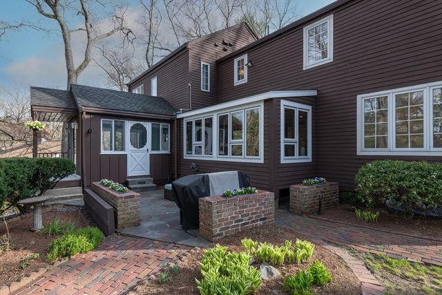16 Fernway, Lynnfield, MA 01940
