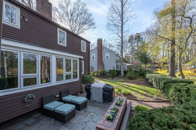 16 Fernway, Lynnfield, MA 01940