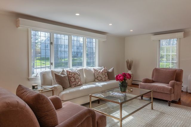 16 Fernway, Lynnfield, MA 01940