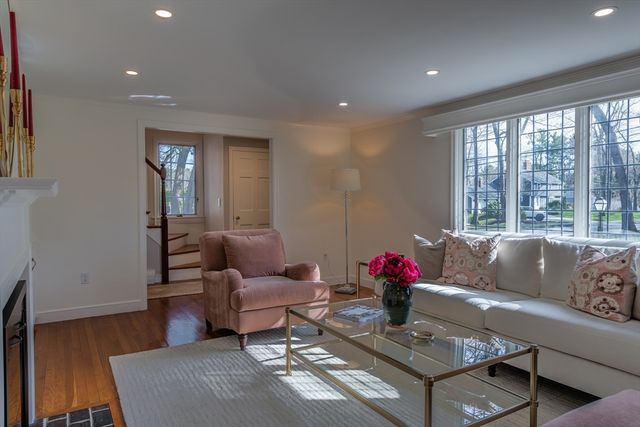 16 Fernway, Lynnfield, MA 01940
