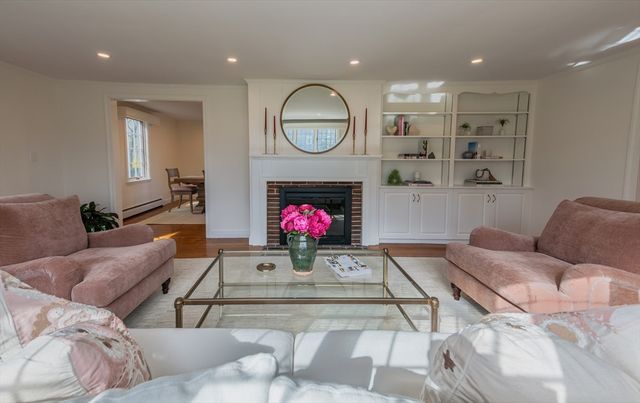 16 Fernway, Lynnfield, MA 01940