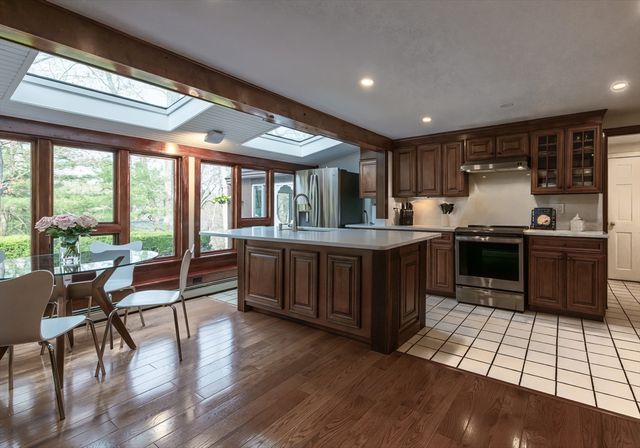 16 Fernway, Lynnfield, MA 01940