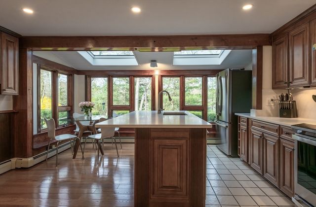 16 Fernway, Lynnfield, MA 01940