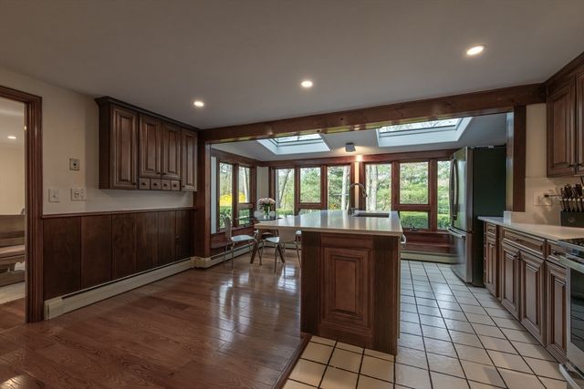 16 Fernway, Lynnfield, MA 01940