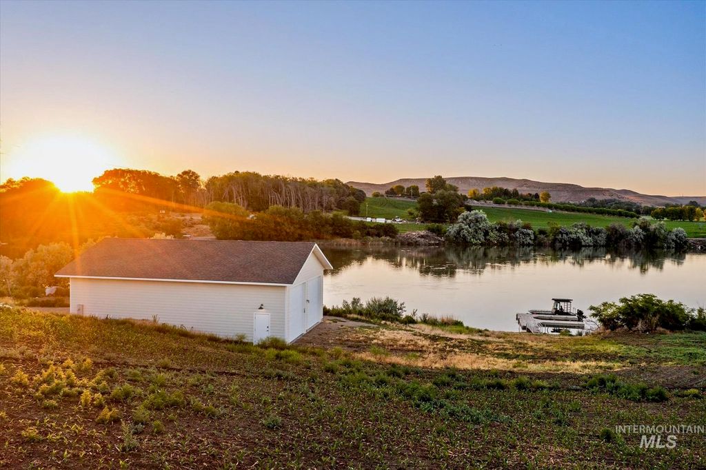 1429 E Cleveland Avenue, Glenns Ferry, ID 83627 photo 11