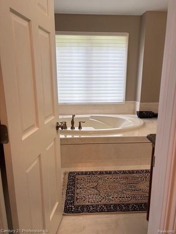 2120 Oakwood Drive, Troy, MI 48085