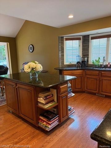 2120 Oakwood Drive, Troy, MI 48085