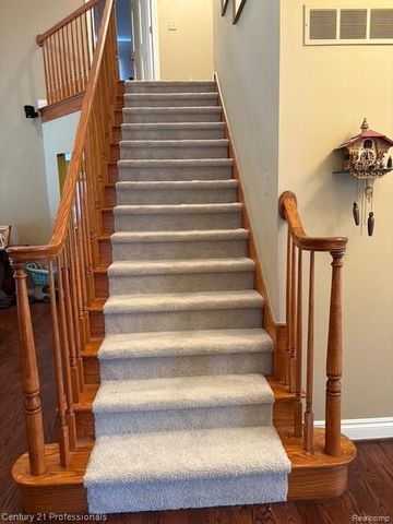 2120 Oakwood Drive, Troy, MI 48085