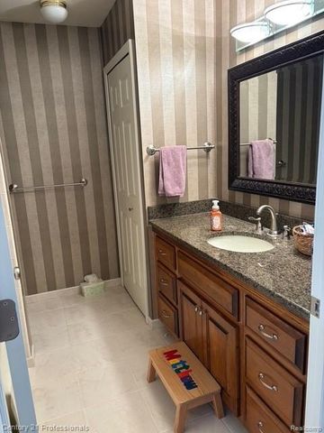 2120 Oakwood Drive, Troy, MI 48085