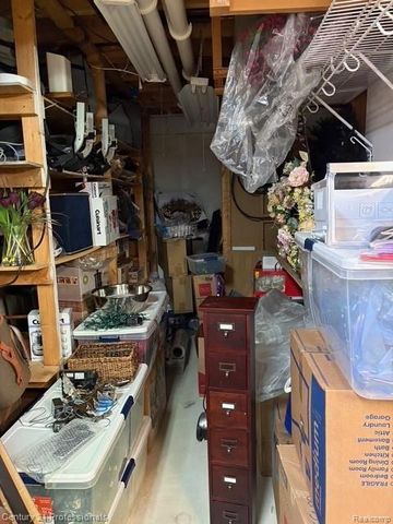 2120 Oakwood Drive, Troy, MI 48085