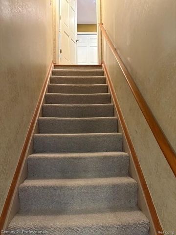 2120 Oakwood Drive, Troy, MI 48085