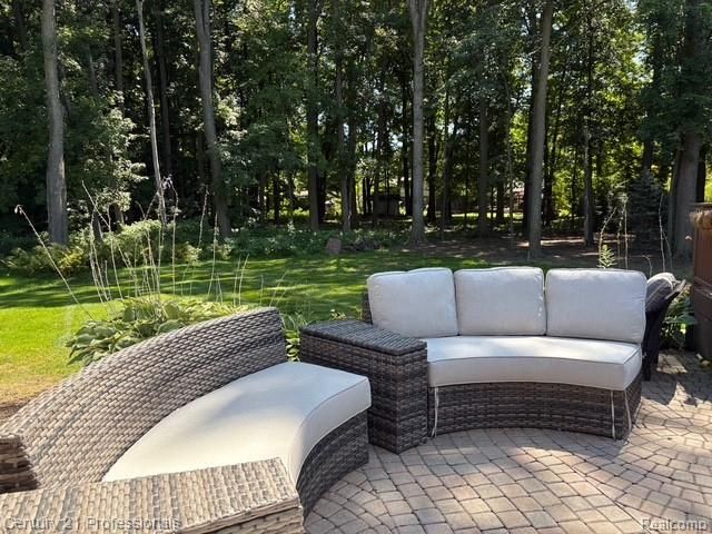 2120 Oakwood Drive, Troy, MI 48085