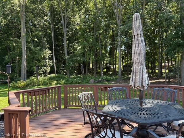 2120 Oakwood Drive, Troy, MI 48085