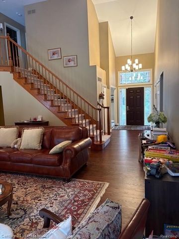 2120 Oakwood Drive, Troy, MI 48085