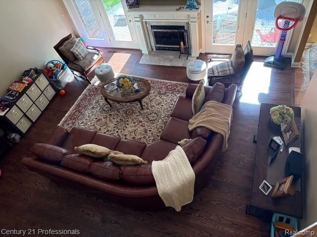 2120 Oakwood Drive, Troy, MI 48085