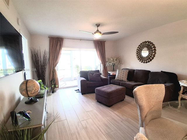 10368 NW 24th Pl 104, Sunrise, FL 33322