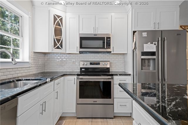 142 SPRUCE Lane, Scott Depot, WV 25560