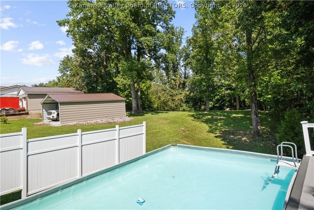 142 SPRUCE Lane, Scott Depot, WV 25560