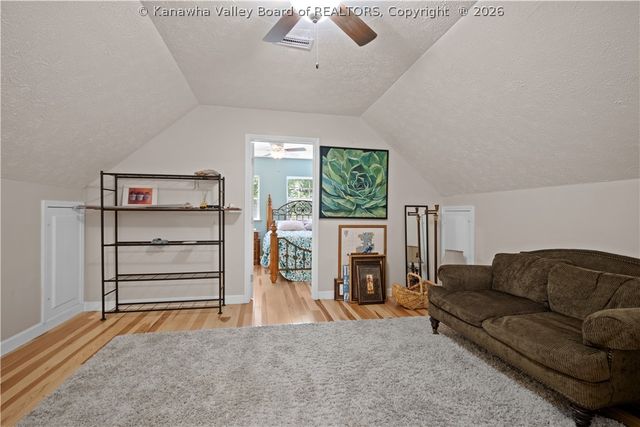 142 SPRUCE Lane, Scott Depot, WV 25560