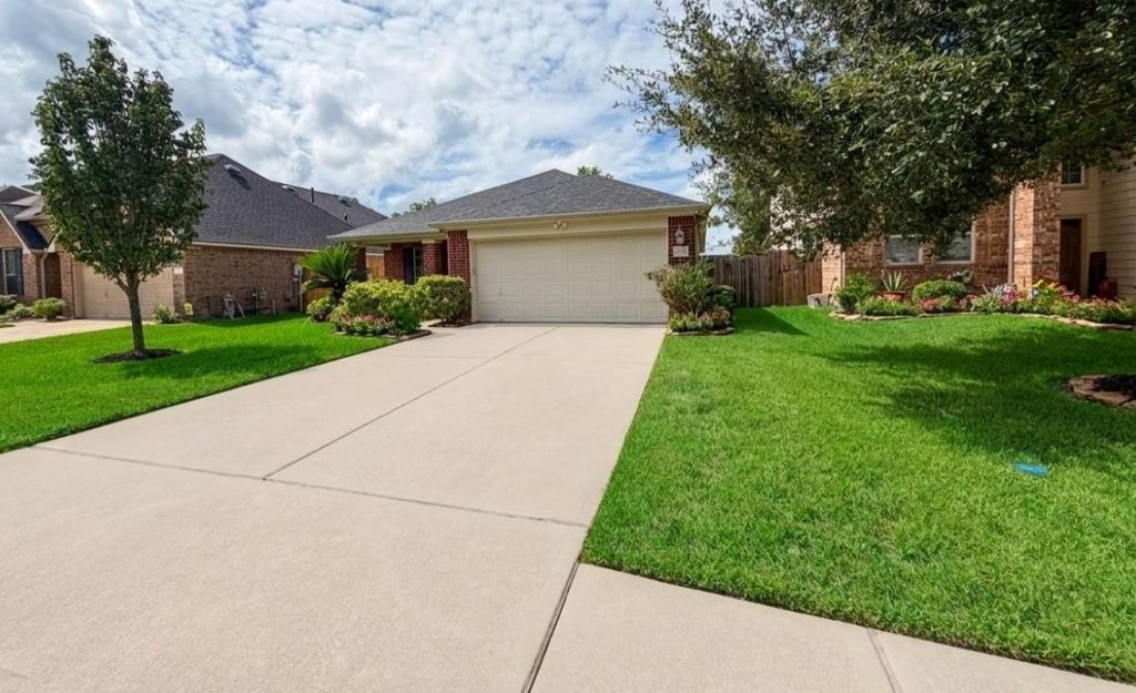 21723 Saragosa Pond Lane, Spring, TX 77379
