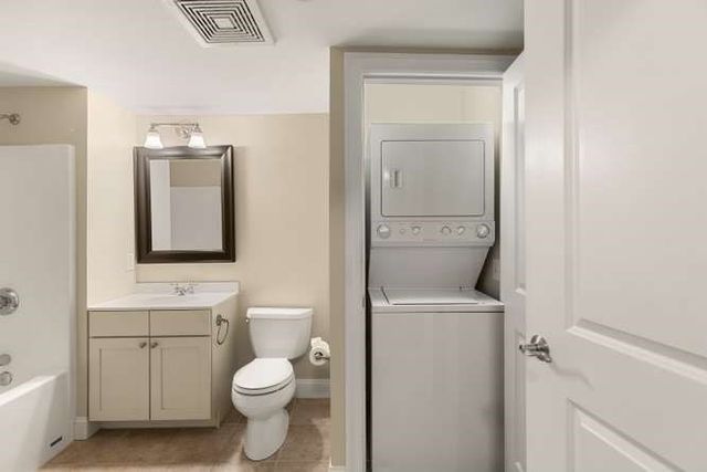 10 Crowninshield St 103, Peabody, MA 01960
