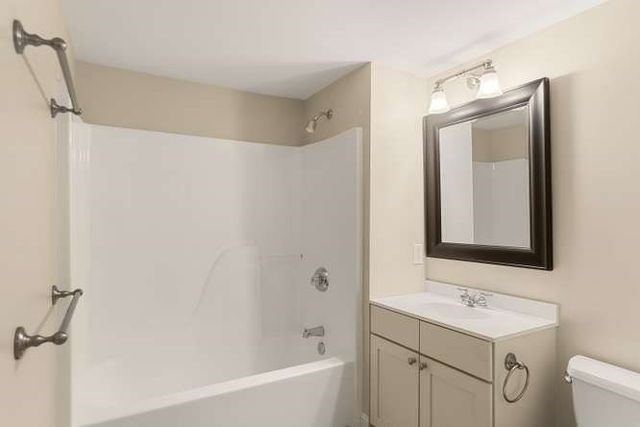 10 Crowninshield St 103, Peabody, MA 01960