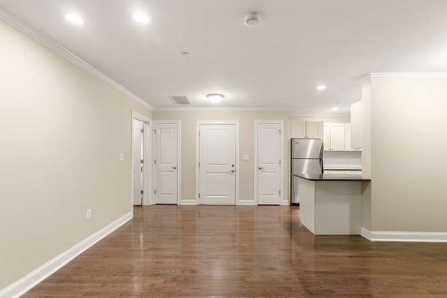 10 Crowninshield St 103, Peabody, MA 01960