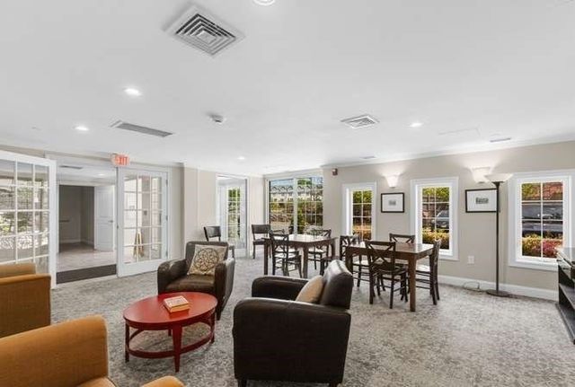 10 Crowninshield St 103, Peabody, MA 01960
