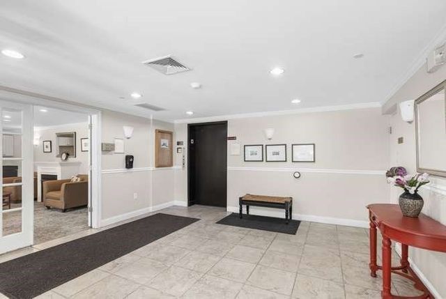 10 Crowninshield St 103, Peabody, MA 01960