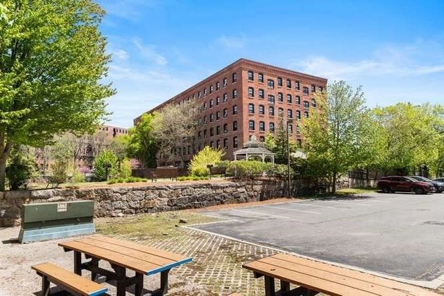 10 Crowninshield St 103, Peabody, MA 01960