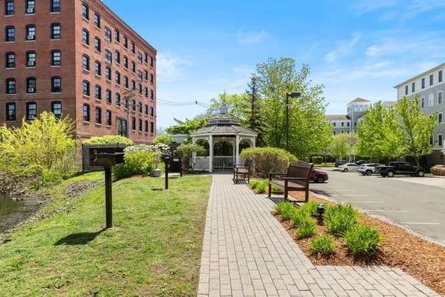 10 Crowninshield St 103, Peabody, MA 01960
