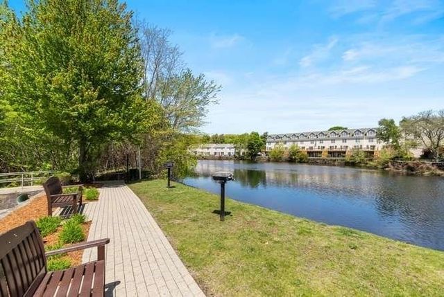 10 Crowninshield St 103, Peabody, MA 01960