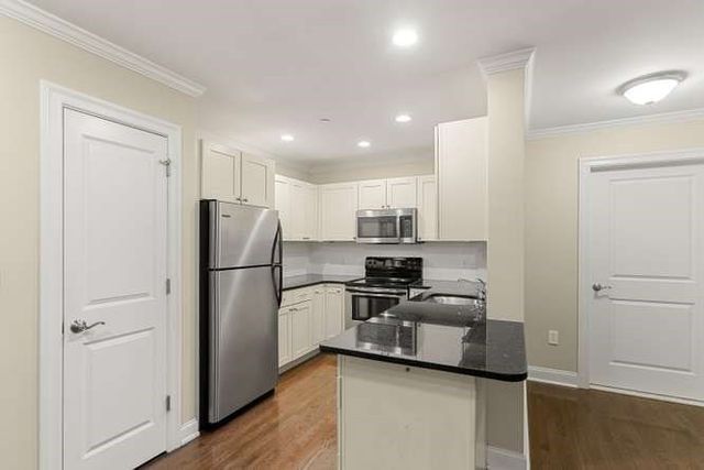 10 Crowninshield St 103, Peabody, MA 01960