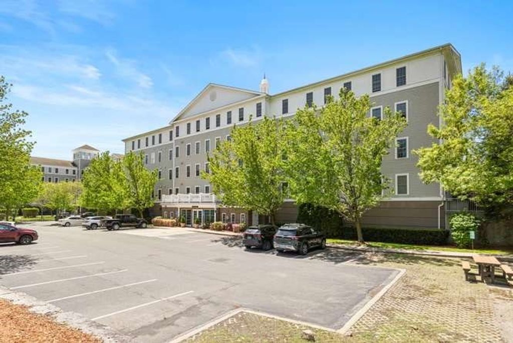 10 Crowninshield St 103, Peabody, MA 01960
