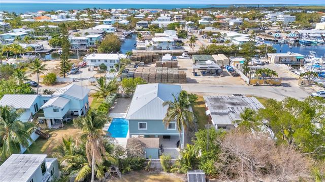 16 N Channel Dr, Key Largo, FL 33037