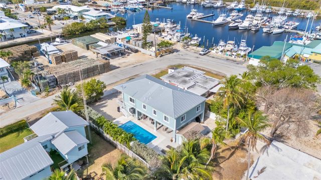 16 N Channel Dr, Key Largo, FL 33037