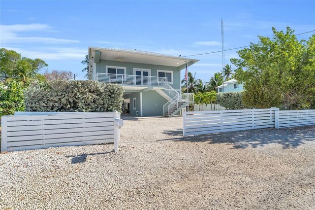 16 N Channel Dr, Key Largo, FL 33037