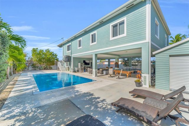 16 N Channel Dr, Key Largo, FL 33037
