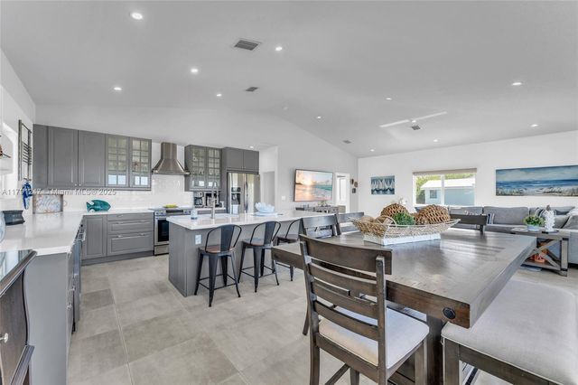 16 N Channel Dr, Key Largo, FL 33037