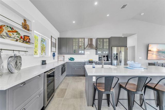 16 N Channel Dr, Key Largo, FL 33037