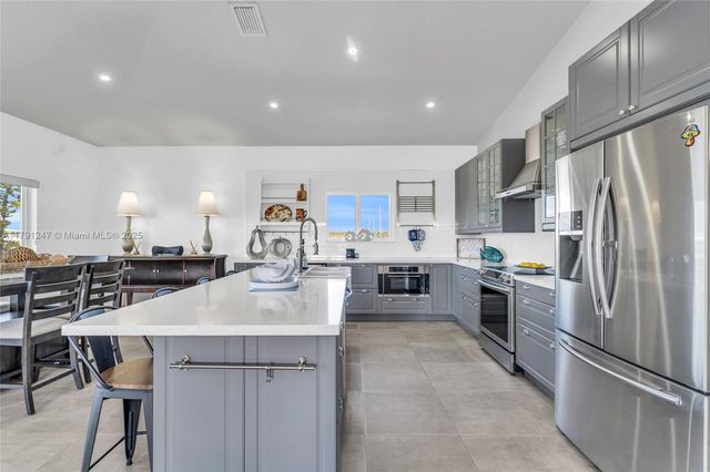 16 N Channel Dr, Key Largo, FL 33037