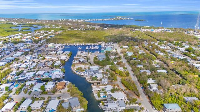 16 N Channel Dr, Key Largo, FL 33037