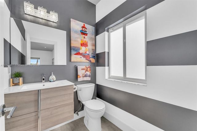 16 N Channel Dr, Key Largo, FL 33037