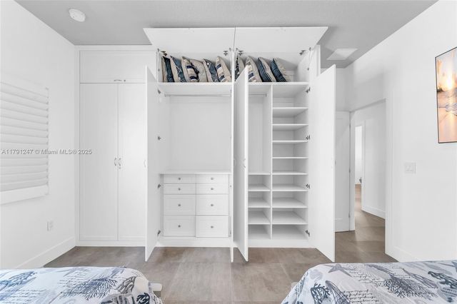 16 N Channel Dr, Key Largo, FL 33037