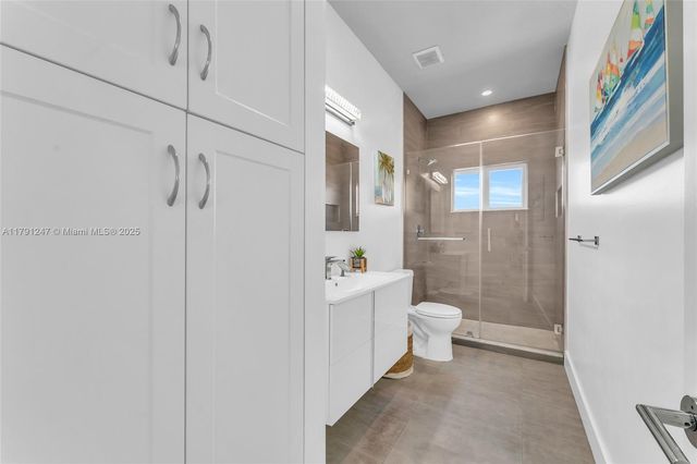 16 N Channel Dr, Key Largo, FL 33037