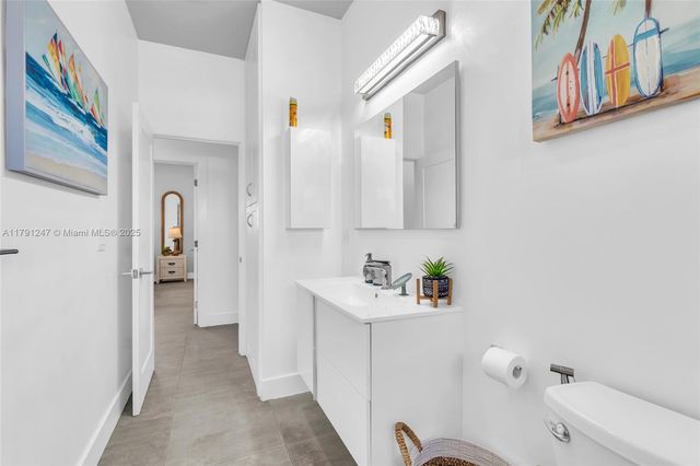 16 N Channel Dr, Key Largo, FL 33037