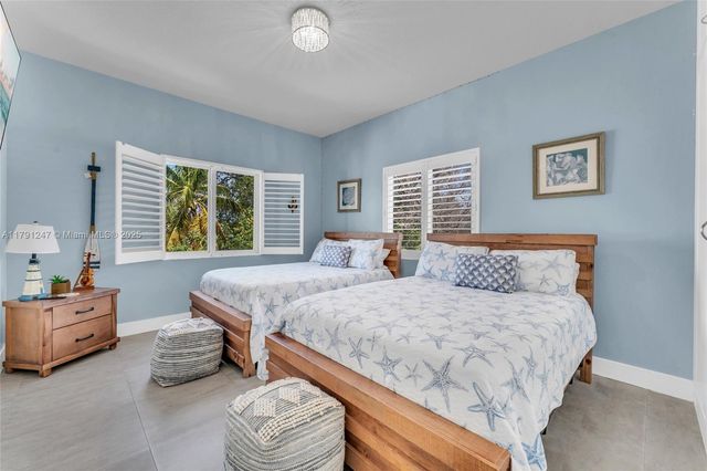 16 N Channel Dr, Key Largo, FL 33037