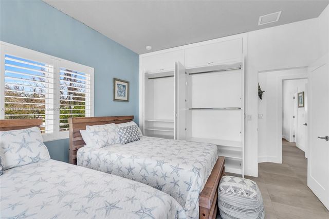 16 N Channel Dr, Key Largo, FL 33037