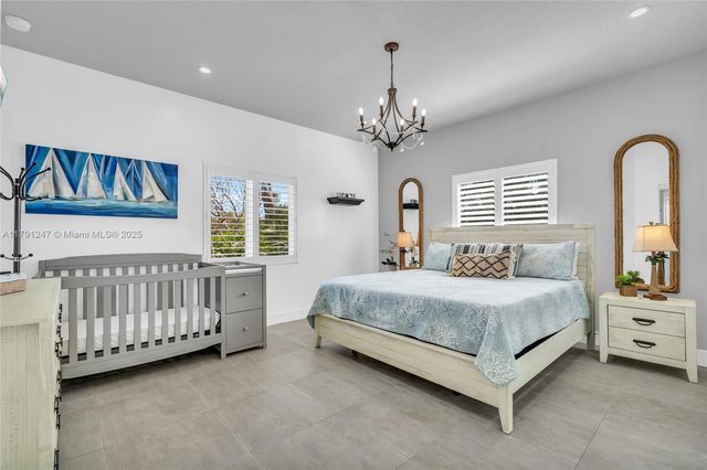 16 N Channel Dr, Key Largo, FL 33037